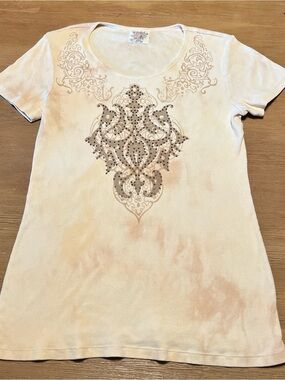 Skinny Minnie Cream Short-Sleeve Tee with Decorative Front Motif